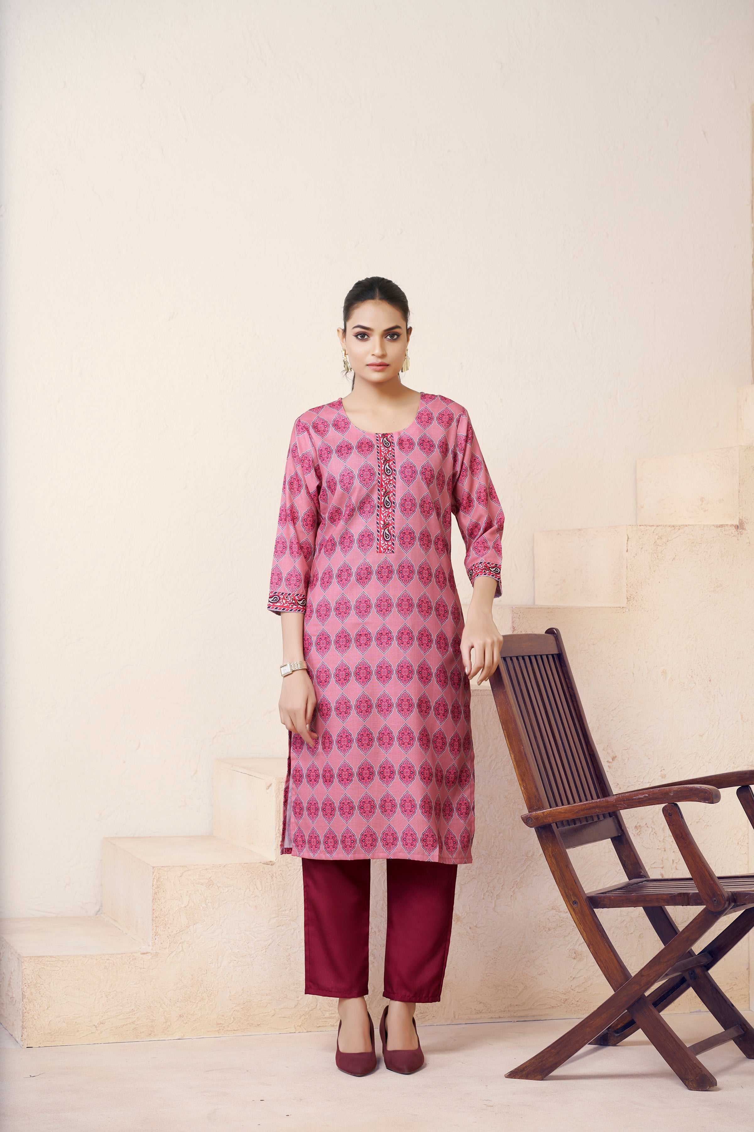 Light Pink Cotton Linen Printed Kurti – 3/4 Sleeves with Stylish Neckline